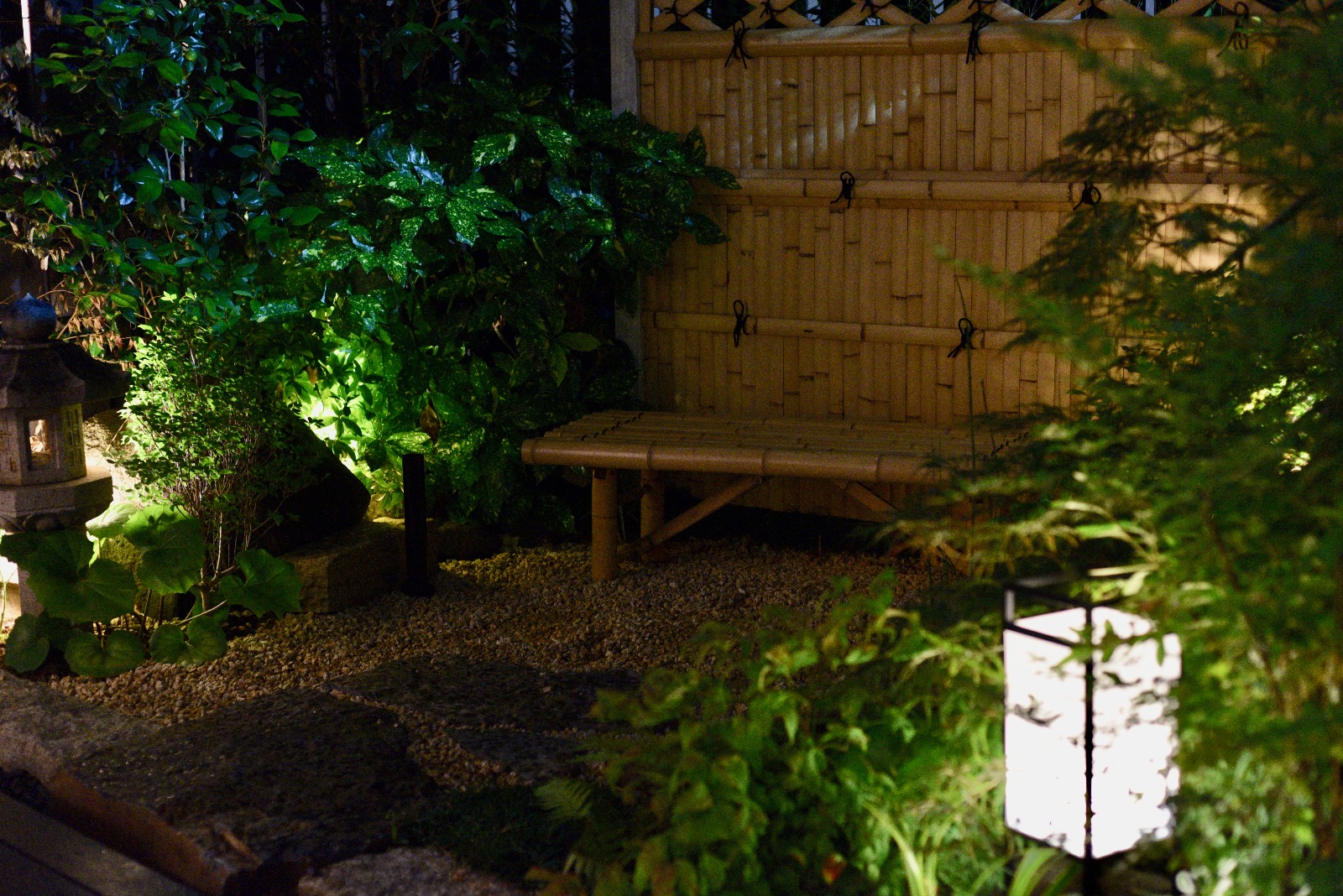 酒店樓下有小庭院和 24h 無限量供應的咖啡和茶,お疲れ様!