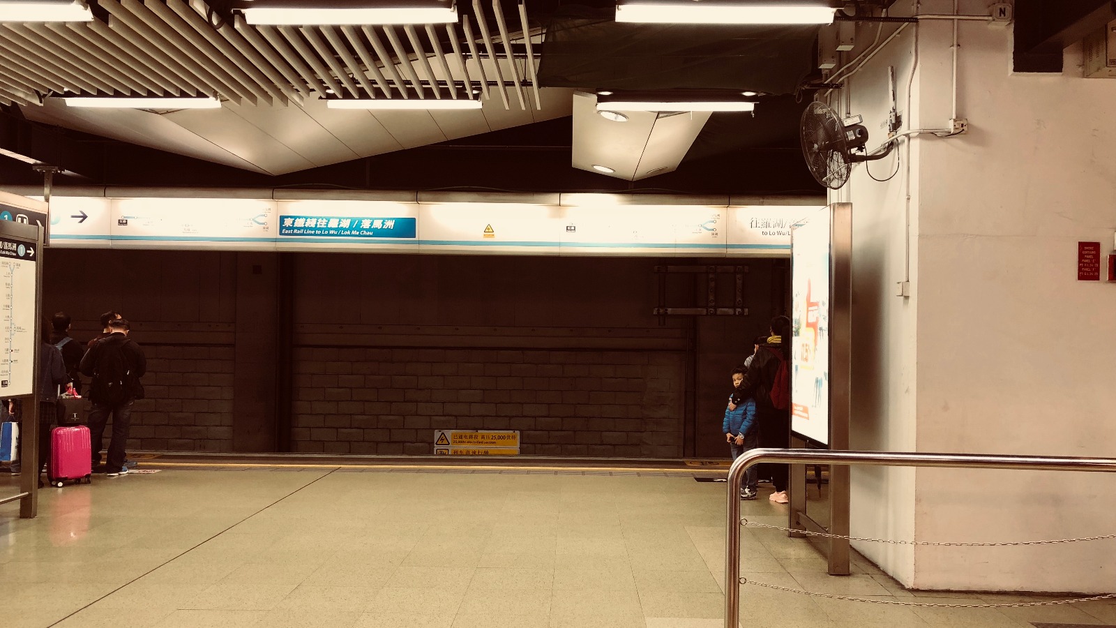 已通電路段,高壓 25,000 伏特