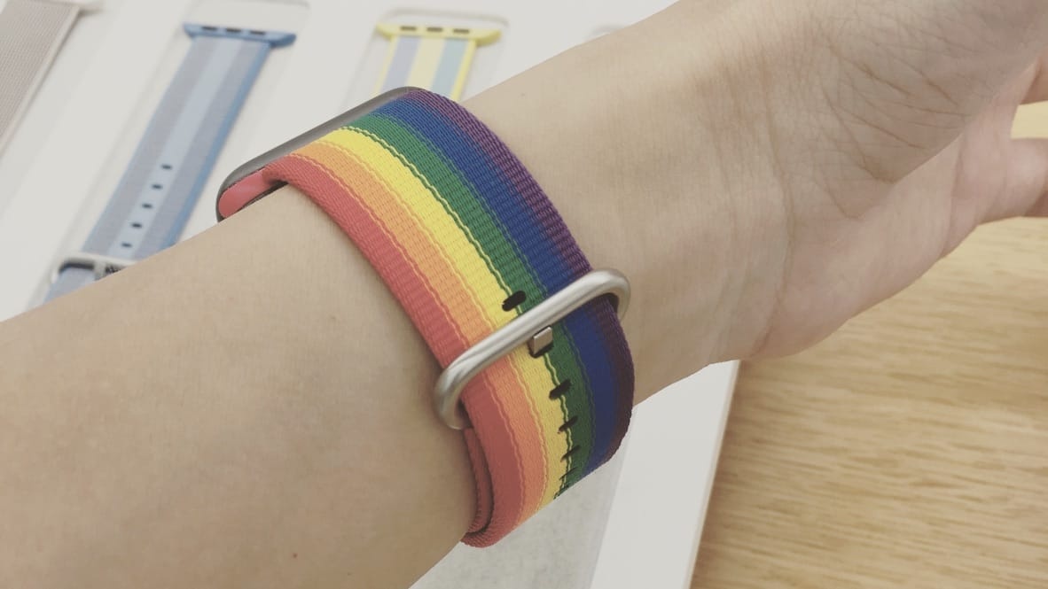 朋友說這樣買回去,會不會被國內誤解為 LGBT 群體啊?
