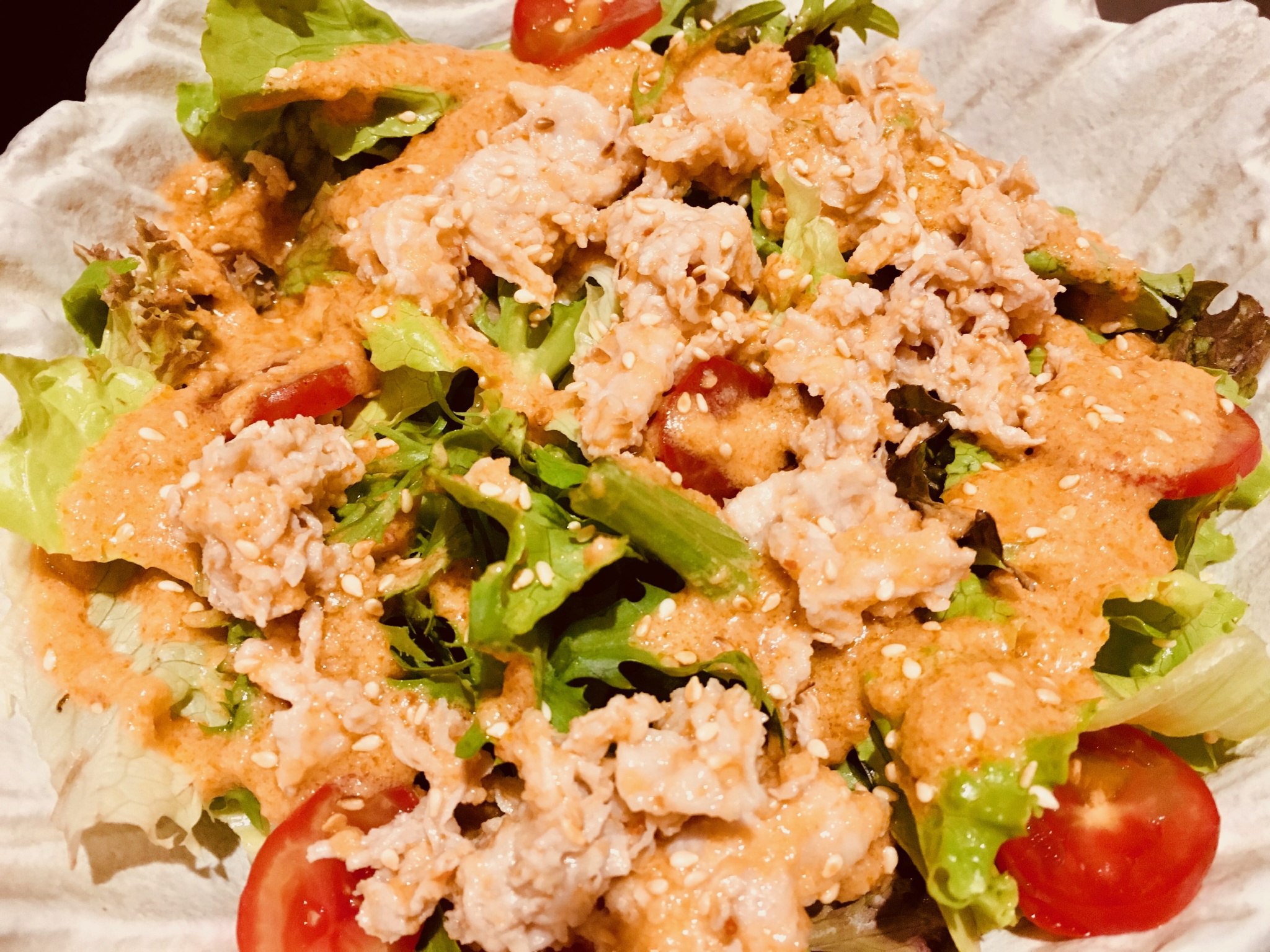五花肉,生菜,小番茄,芝麻醬,醋